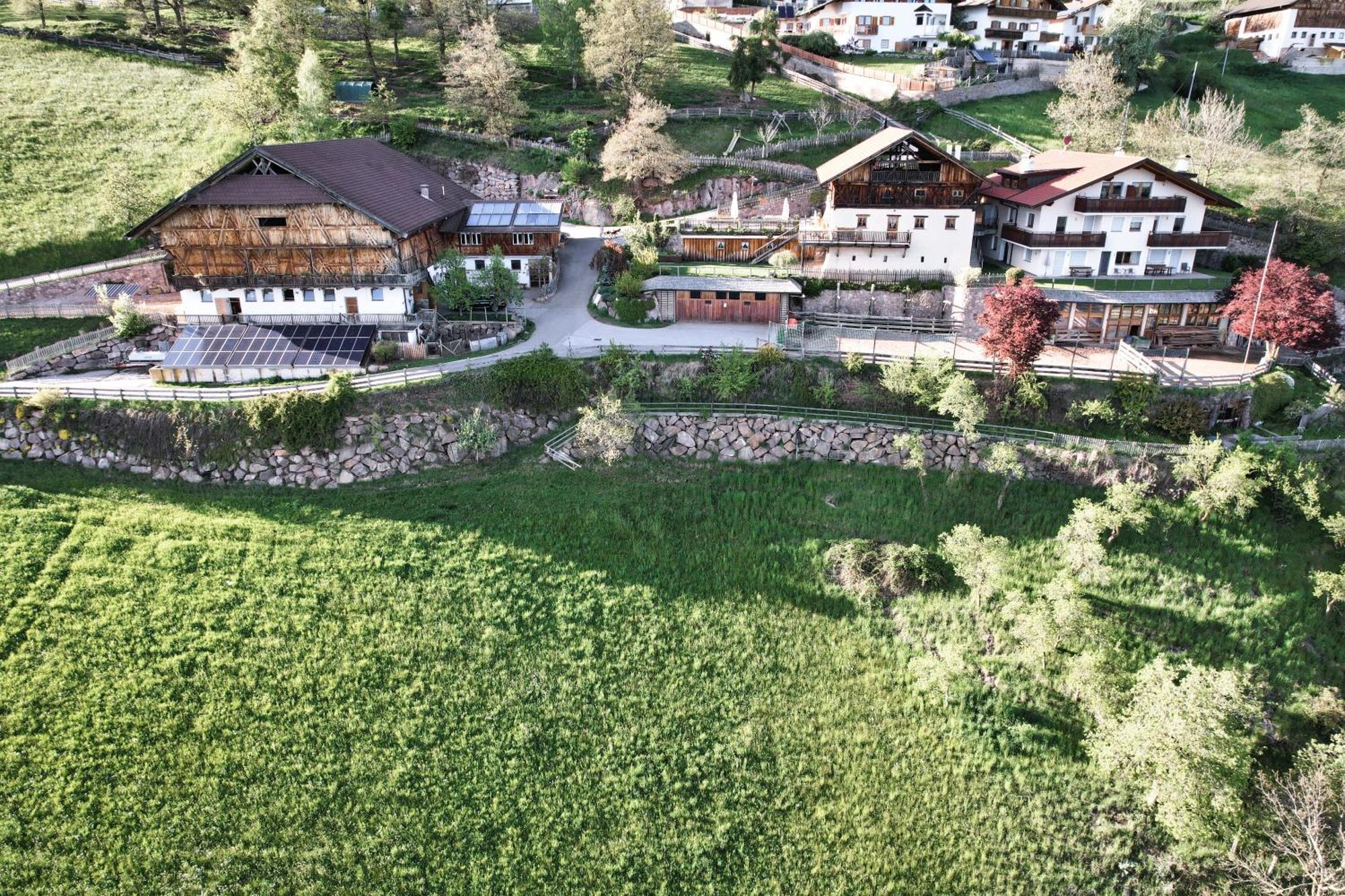 Wargerhof - Urlaub Auf Dem Bauernhof Apartment Meltina Exterior photo